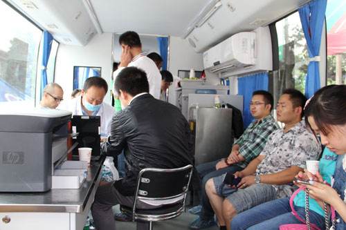 在獻血車(chē)獻血應該注意什么？01