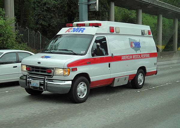 救護車(chē)生產(chǎn)廠(chǎng)家簡(jiǎn)析車(chē)內的醫療配置有哪些？